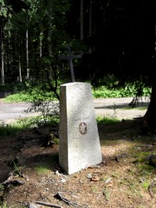 Boubín - k zámečku, kámen odzadu