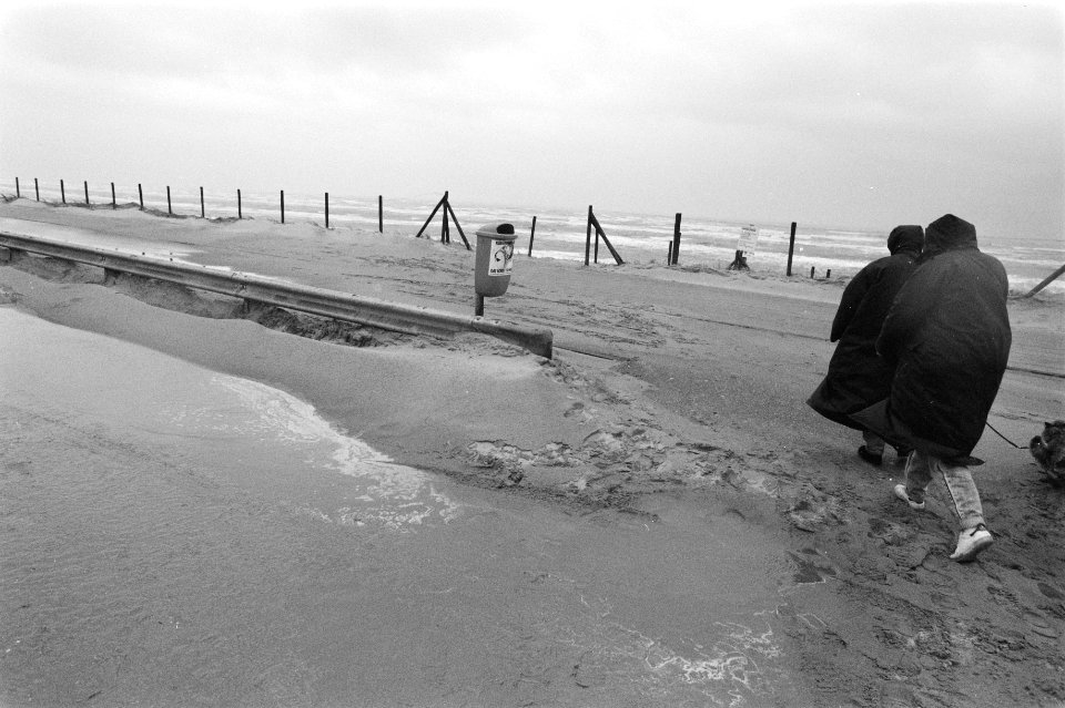 Boulevard Bloemendaal onder opgewaaid zand, Bestanddeelnr 934-1645