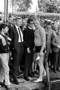 Bosbaan zwemfeest. Tino Jansen vestigde nieuw record op 2km, Bestanddeelnr 915-3566
