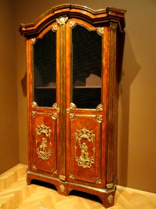 Bookcase, about 1720, Charles Cressent, France, kingwood and rosewood veneers, gilt metal - Cleveland Museum of Art - DSC09011