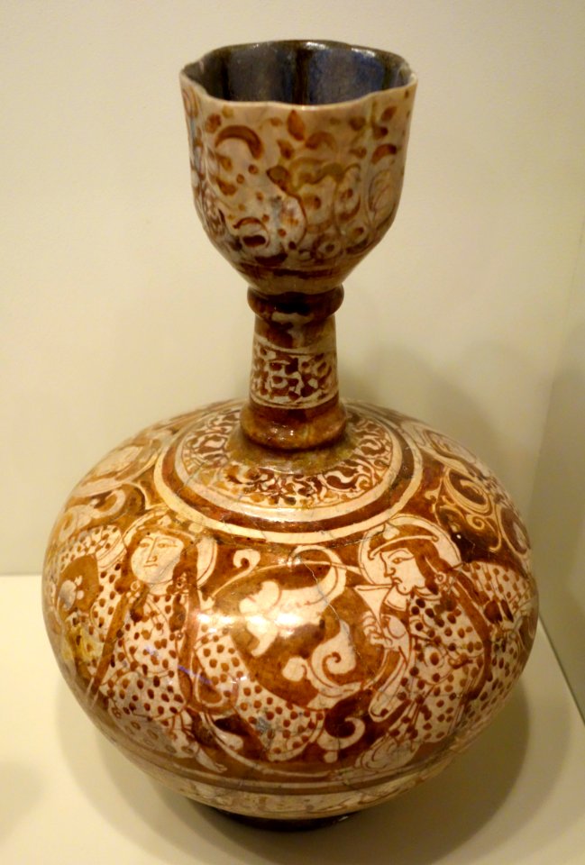 Bottle with design of five mystics, Iran, Seljuk period, late 12th or early 13th century, earthenware with overglaze luster painting - Cincinnati Art Museum - DSC04069
