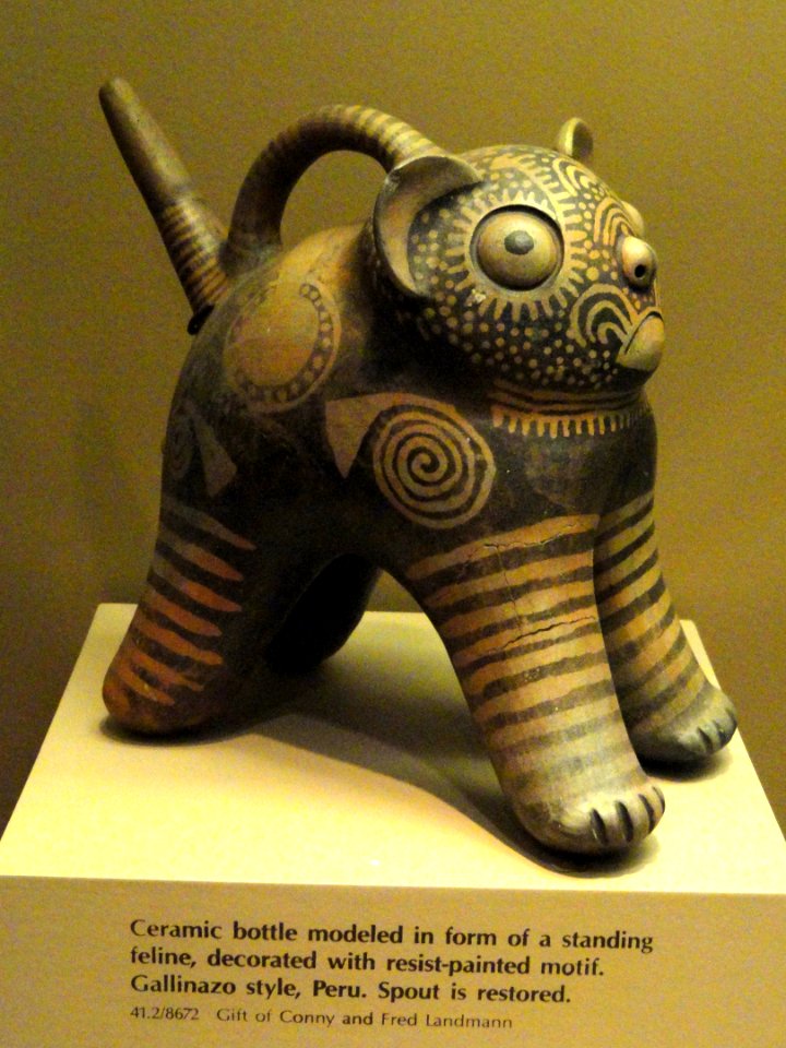 Bottle in form of standing feline - Moche pottery in the American Museum of Natural History - DSC06074