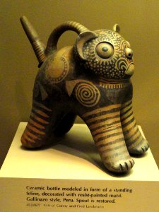 Bottle in form of standing feline - Moche pottery in the American Museum of Natural History - DSC06074