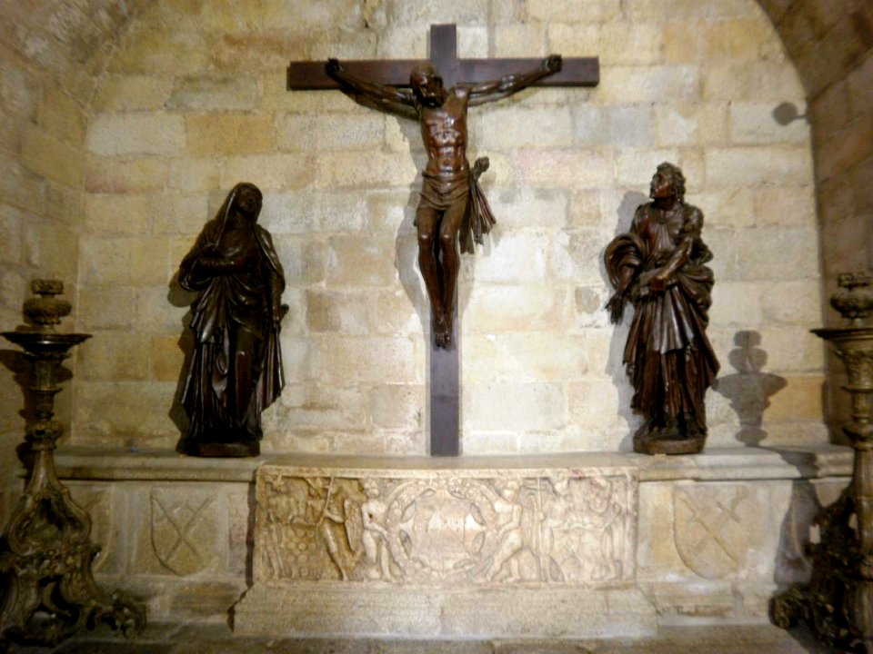Cáceres - Catedral, interiores, tríptico del Calvario (ático del retablo mayor)