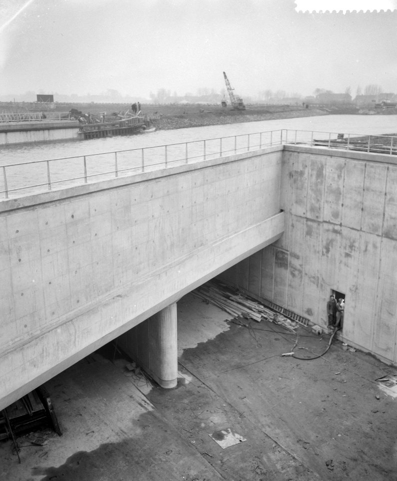 Bouw aquaduct bij Roelofarendsveen, Bestanddeelnr 910-8695