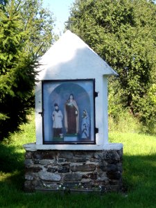 Bourg-Fidèle (Ardennes) chapelle-oratoire avec statues