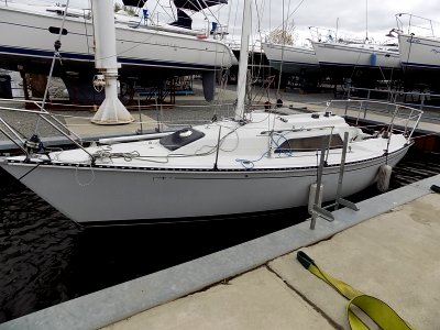 C&C 27 Mk V sailboat in crane bay 0456