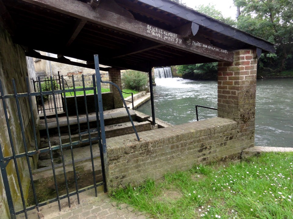 Bucilly (Aisne) lavoir sur le Thon