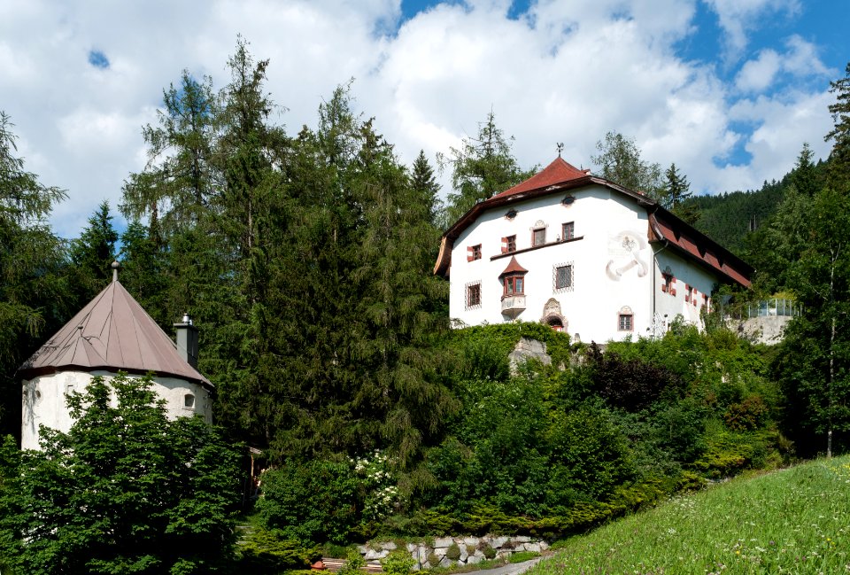 Burg Arnholz in Pfons 2