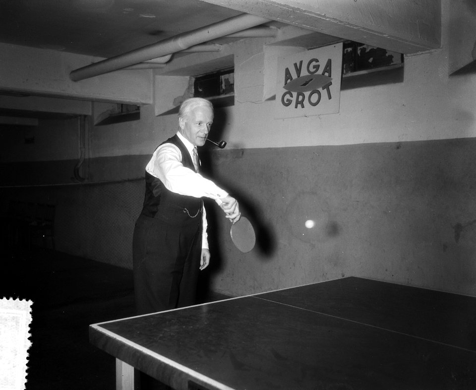 Burgemeester dAilly bij tafeltennisvereniging AVGA, Bestanddeelnr 907-4492