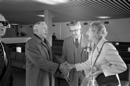 Burgemeester Thomassen van Rotterdam vertrekt van Schiphol naar Leningrad, de Ru, Bestanddeelnr 926-7296