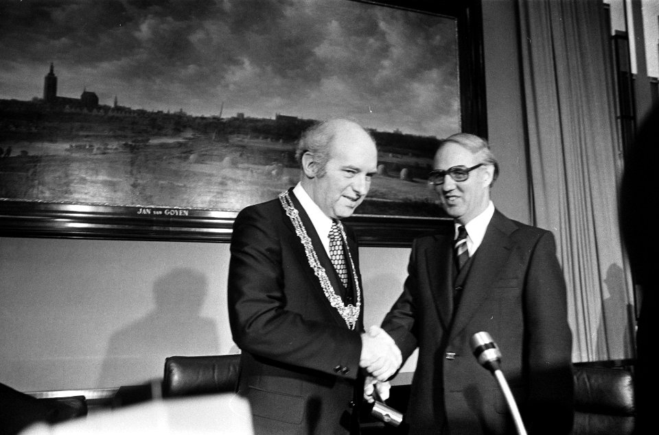 Burgemeester F. G. L. L. Schols van Den Haag geinstalleerd loco-burgemeester H., Bestanddeelnr 928-2045