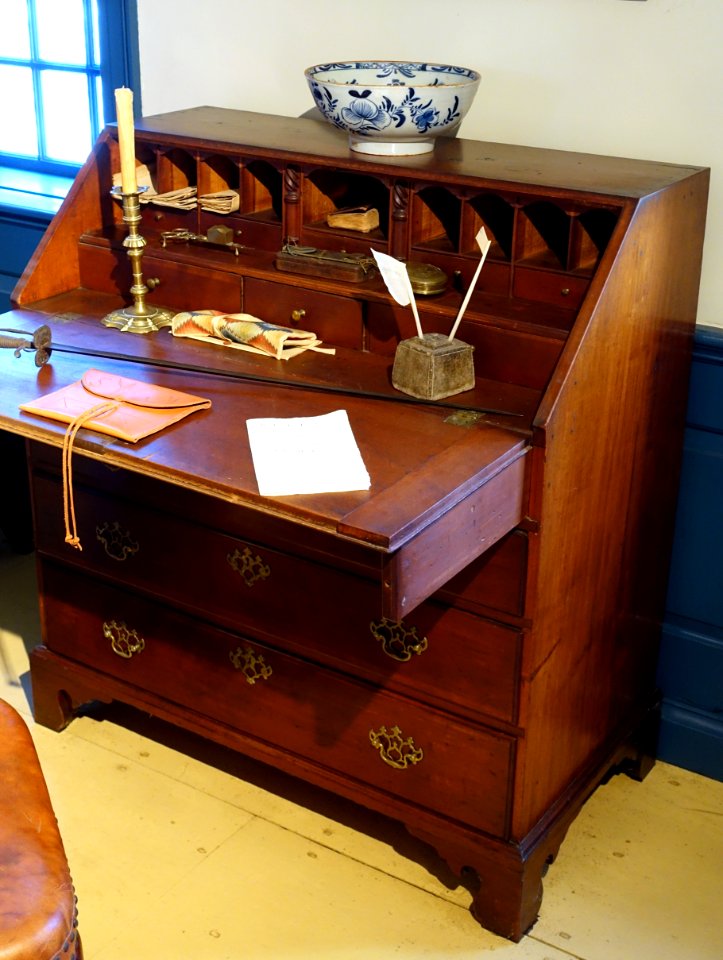 Bureau desk, New England, 1750-1775, cherry - Concord Museum - Concord, MA - DSC05677