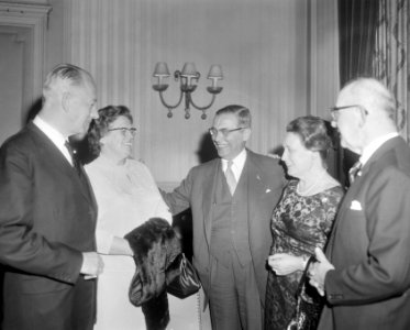 Burgemeester van Amsterdam Van Hall (midden) en Burgemeester Kolfschoten van Den, Bestanddeelnr 918-3139