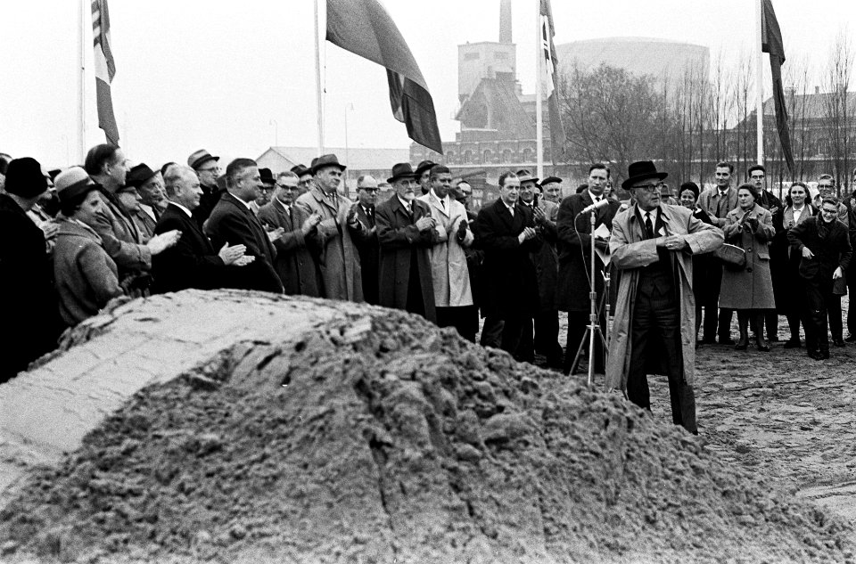 Burgemeester Kolfschoten van Den Haag maakte begin aan nieuw spoorweg emplacemen, Bestanddeelnr 915-7129