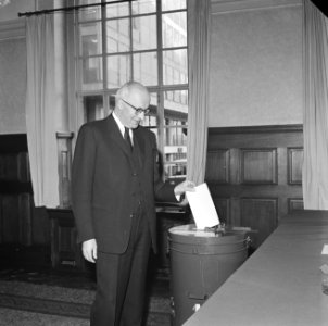Burgemeester Van Walsum (Rotterdam) stemt, Bestanddeelnr 913-7001