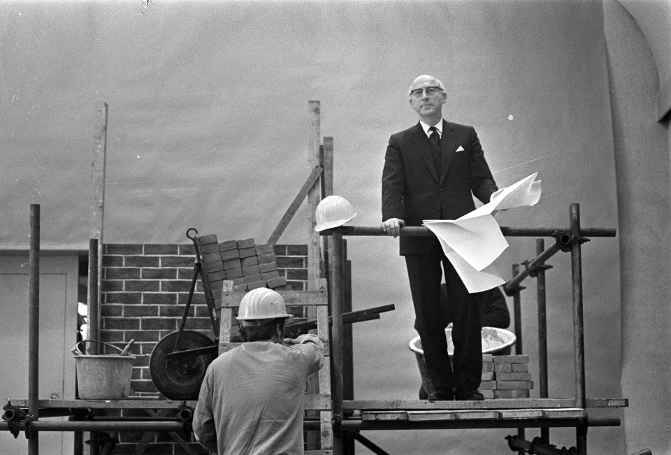 Burgemeester I. Samkalden van Amsterdam opent tent. fotos Publikphot 1970 in A, Bestanddeelnr 923-1829