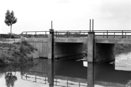 Brug en sluis bij Wamel (ruilverkaveling Land van Maas en Waal), Bestanddeelnr 170-2253