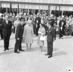 Burgemeester Van Hall van Amsterdam, koningin Juliana, prinses Margaret en Lord , Bestanddeelnr 917-7722