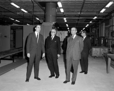 Burgemeester Van Hall Amerikaanse vestiging van Hobart Brothers aan Zeeburgerdij, Bestanddeelnr 915-9167