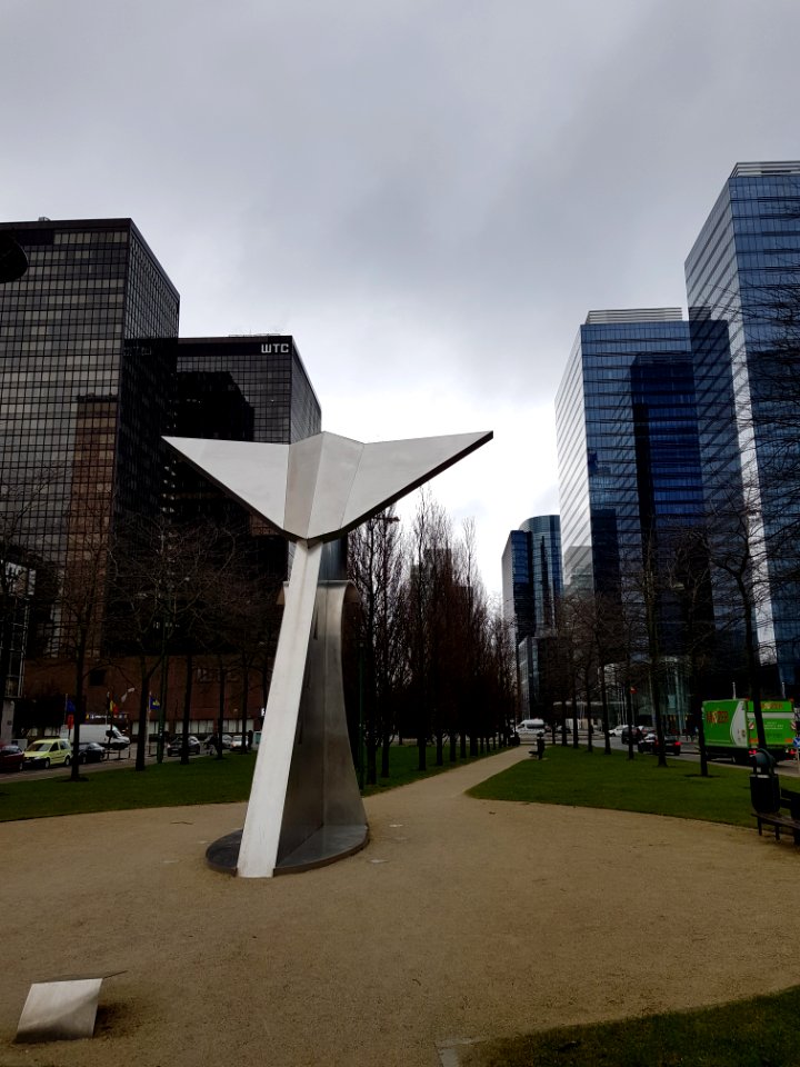 Brussels-Artwork IV of Boulevard du Roi Albert II (7)
