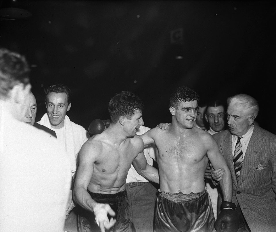Brussel. Boksen middelgewicht. Gevecht Luc van Dam (links) vs. Cyrille Delannoit, Bestanddeelnr 903-0877