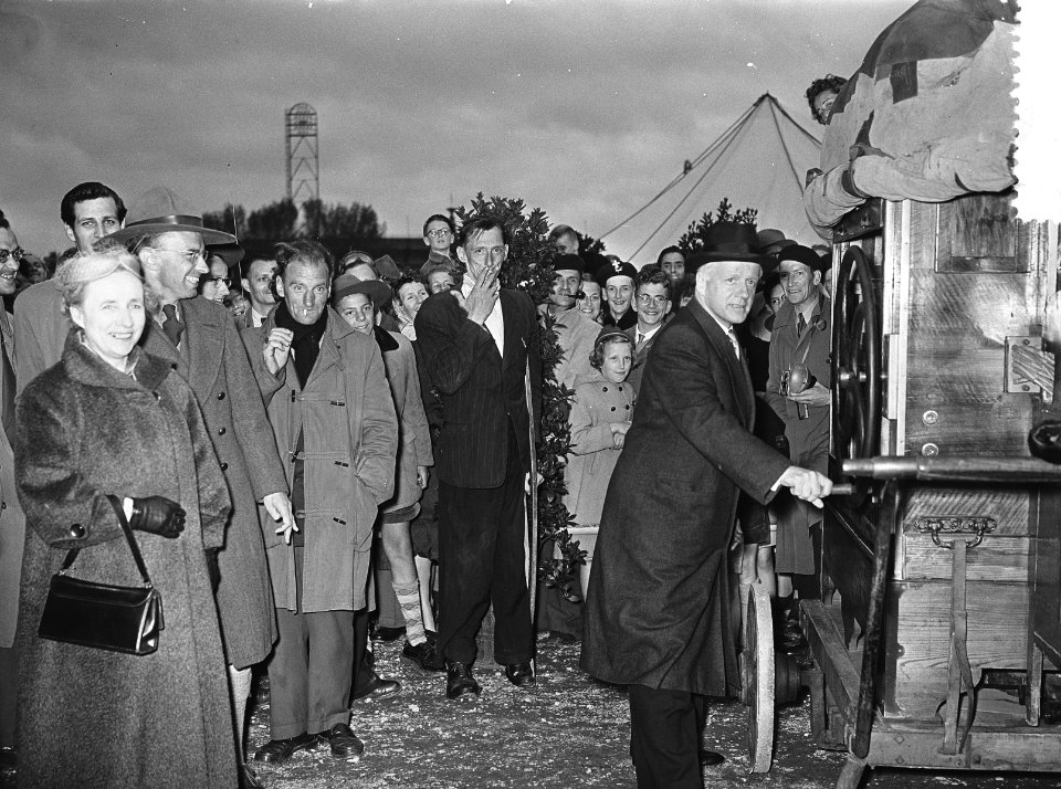 Burgemeester d'Ailly van Amsterdam opent Palusta ´55 een padvindersstad op het, Bestanddeelnr 907-1769
