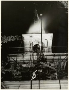 Brand in de toren van de Ned. Herv. kerk aan de Binnenweg. NL-HlmNHA 54010491