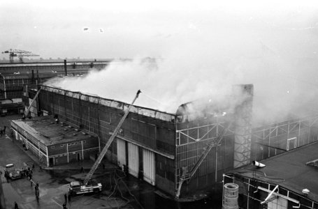 Brand in loods bij NDSM. Overzicht van de brand, Bestanddeelnr 920-6094