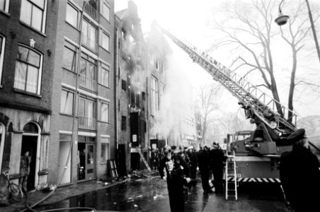 Brand 2 bedrijfspanden aan het Hortusplantsoen in Amsterdam, Bestanddeelnr 930-6324