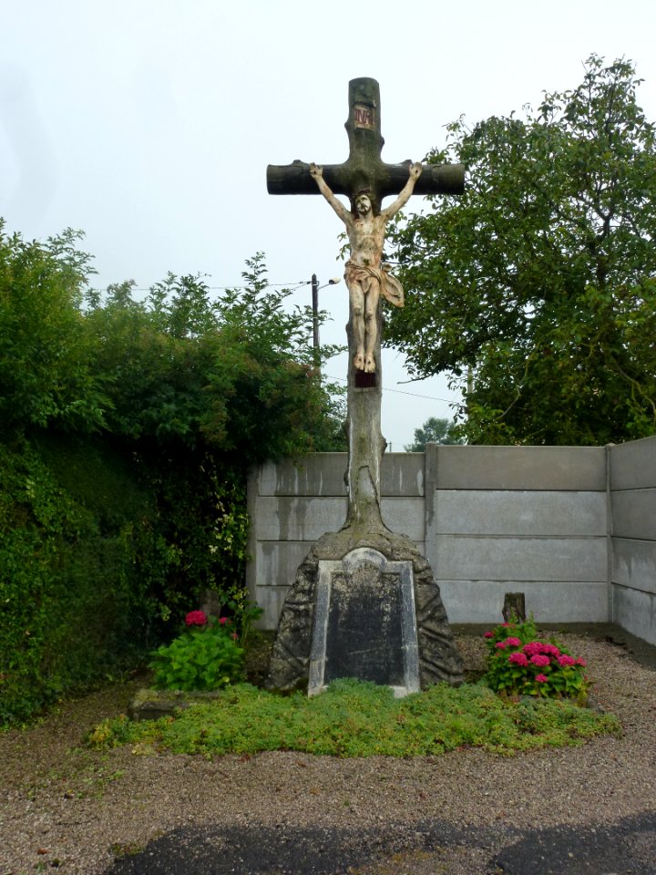 Brêmes (Pas-de-Calais) croix de cimetière