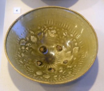 Bowl, celadon glaze ceramic - Lý dynasty, 11th-12th century AD - Vietnam National Museum of Fine Arts - Hanoi, Vietnam - DSC05401
