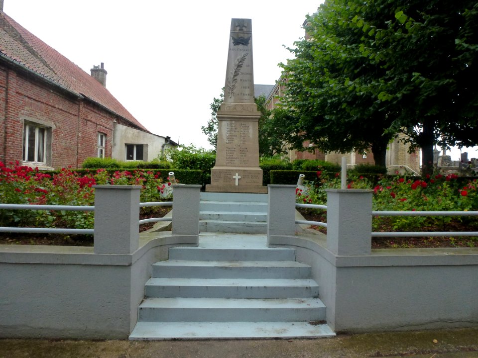 Brêmes (Pas-de-Calais) monument aux morts