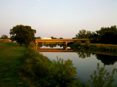 Brücke der Autobahn A 9 in Dessau vom Mulderadweg aus gesehen 2016