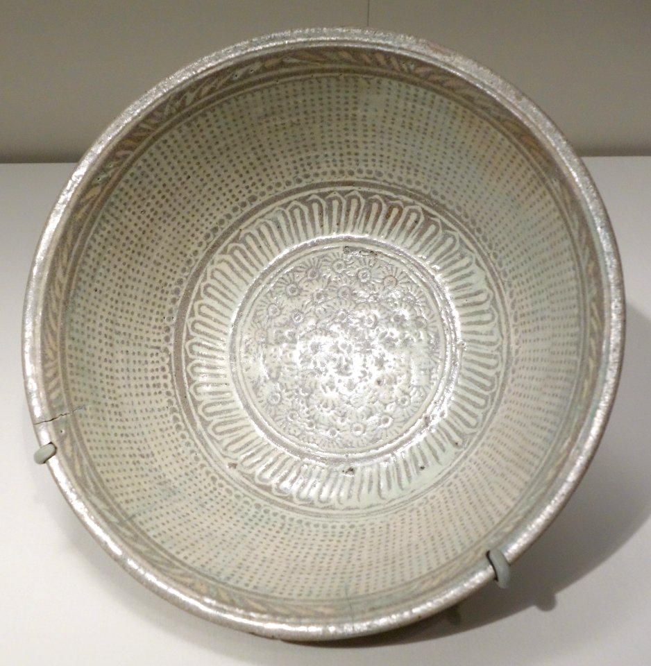 Bowl, Korea, Joseon dynasty, approx. 1400-1500 AD, buncheong ware, stoneware with stamped and inlaid slip decoration - Asian Art Museum of San Francisco - DSC01417