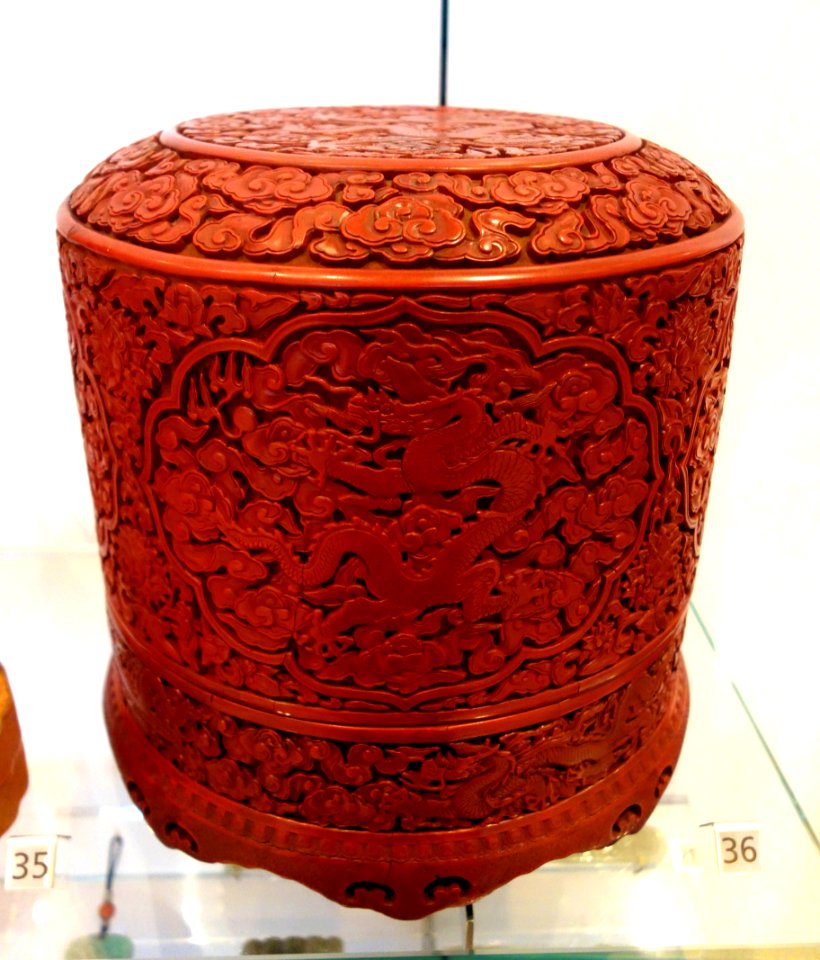 Box, China, Ming dynasty, Yanglo period, 1403-1424, wood base, lacquer, undercoat - Royal Ontario Museum - DSC03970