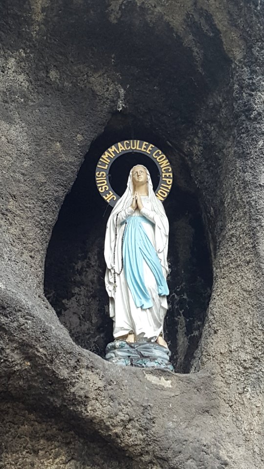 Bressoux-Église Notre-Dame de Lourdes à Le Bouhay (27)