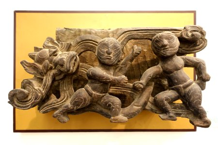 Boxing, Lien Hiep Communale house, Ha Tay province, 17th century AD, wood - Vietnam National Museum of Fine Arts - Hanoi, Vietnam - DSC04987