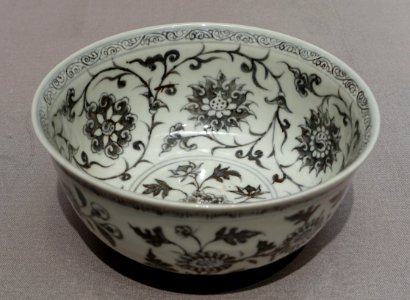 Bowl with arabesque design, Jingdezhen ware, China, Ming dynasty, 1300s AD, ceramic, underglaze black - Tokyo National Museum - Tokyo, Japan - DSC08364