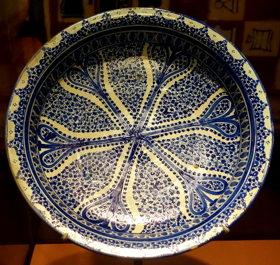 Bowl, Tangier and Fas, Morocco, late 1800s, clay, glaze, resin - National Museum of Natural History, United States - DSC00419