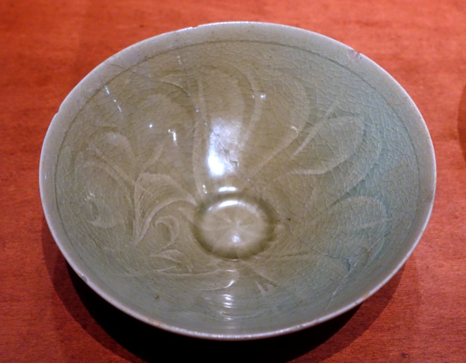 Bowl, Korea, Goryeo, 12th century, stoneware, celadon glaze - National Museum of Natural History, United States - DSC00542