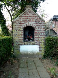 Brachterbeek (Maasgouw) wegkapel, rijksweg
