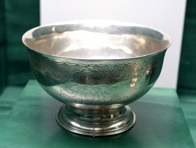 Bowl, Joseph Richardson, Philadelphia, c. 1760, silver - Fowler Museum - University of California, Los Angeles - DSC02526