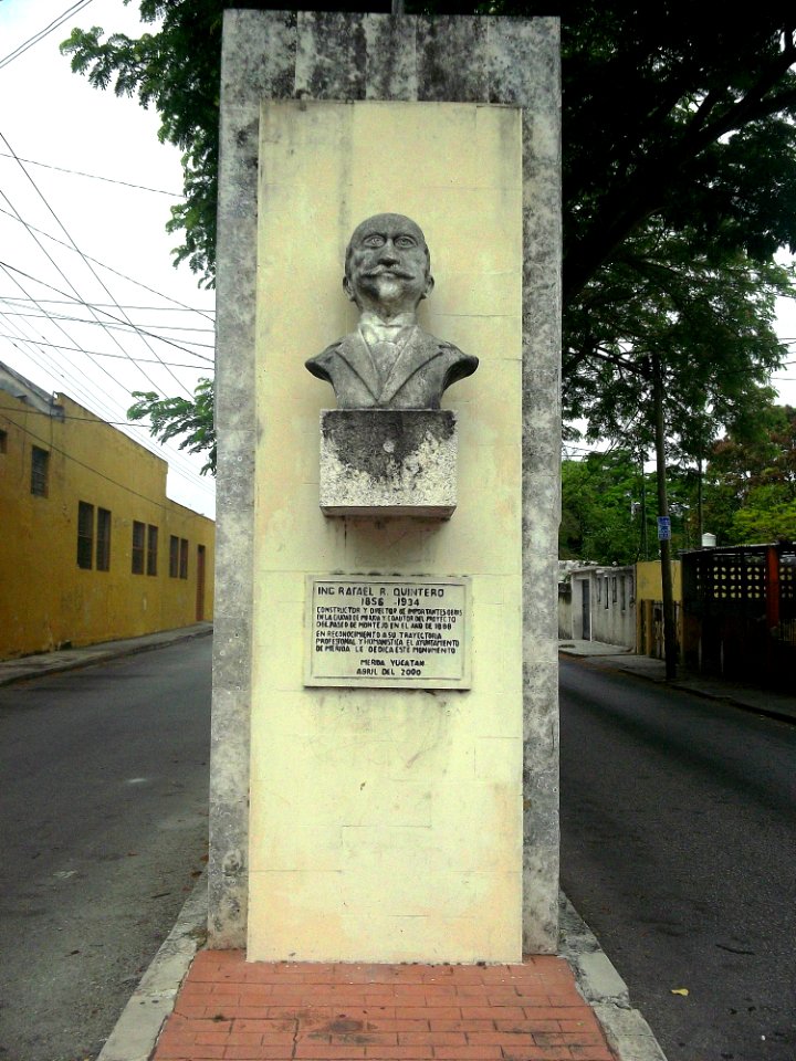 Busto de Rafael R. Quintero, Mérida, Yucatán (01)