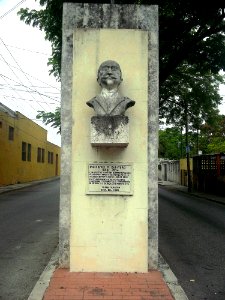 Busto de Rafael R. Quintero, Mérida, Yucatán (01)