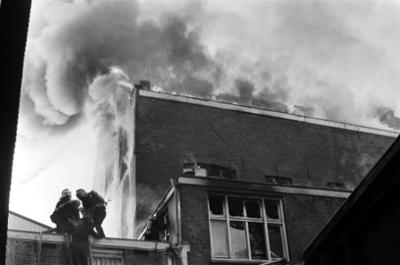 Brand in textielsupermarkt Zeeman aan Adamse Nieuwendijk. Beelden van de brand, Bestanddeelnr 931-9063