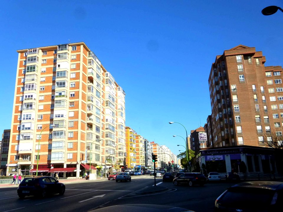 Burgos - Barrio de Gamonal - Calle Vitoria 03