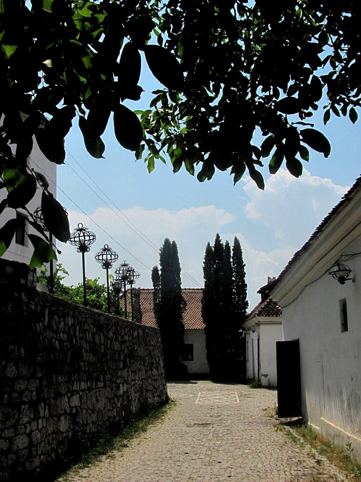 Brasov Fortress courtyard 12