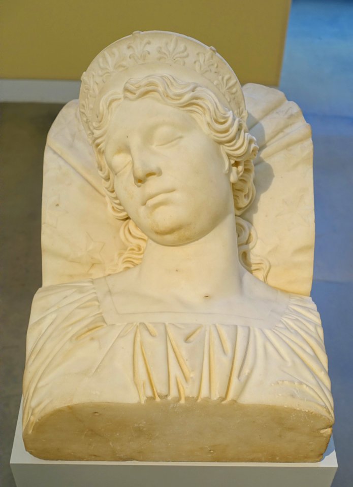 Bust of Queen Louise asleep, by Christian Daniel Rauch, 1817, marble - Germanisches Nationalmuseum - Nuremberg, Germany - DSC03377