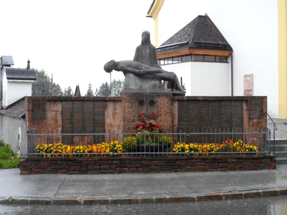 Brandenberg-Friedhof-Kriegerdenkmal